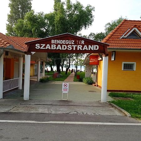 Sommer Ferienhaus Balatonszarszo Esterno foto