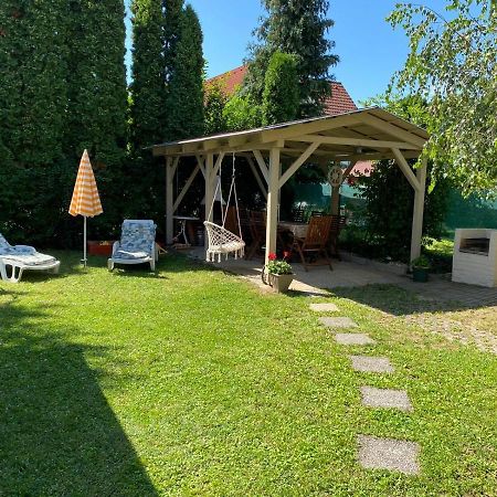 Sommer Ferienhaus Balatonszarszo Esterno foto