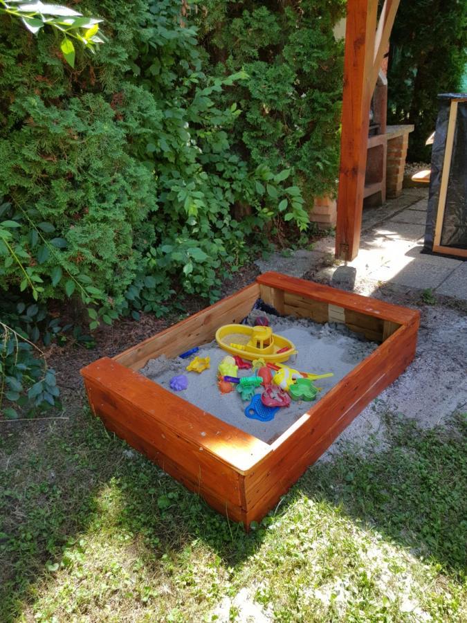 Sommer Ferienhaus Balatonszarszo Esterno foto