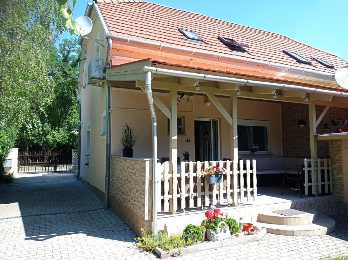 Sommer Ferienhaus Balatonszarszo Esterno foto