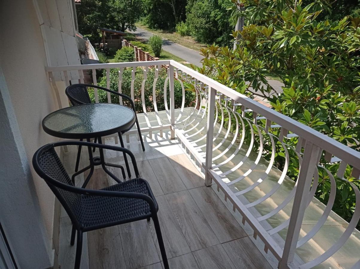 Sommer Ferienhaus Balatonszarszo Esterno foto