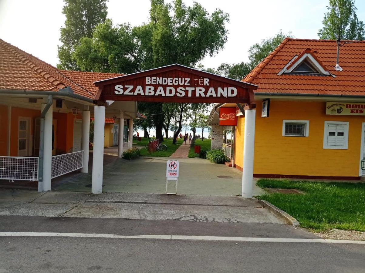 Sommer Ferienhaus Balatonszarszo Esterno foto