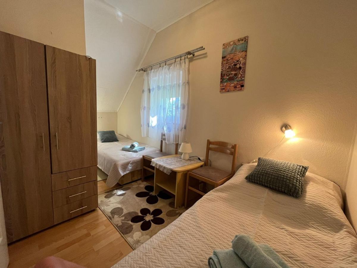 Sommer Ferienhaus Balatonszarszo Esterno foto