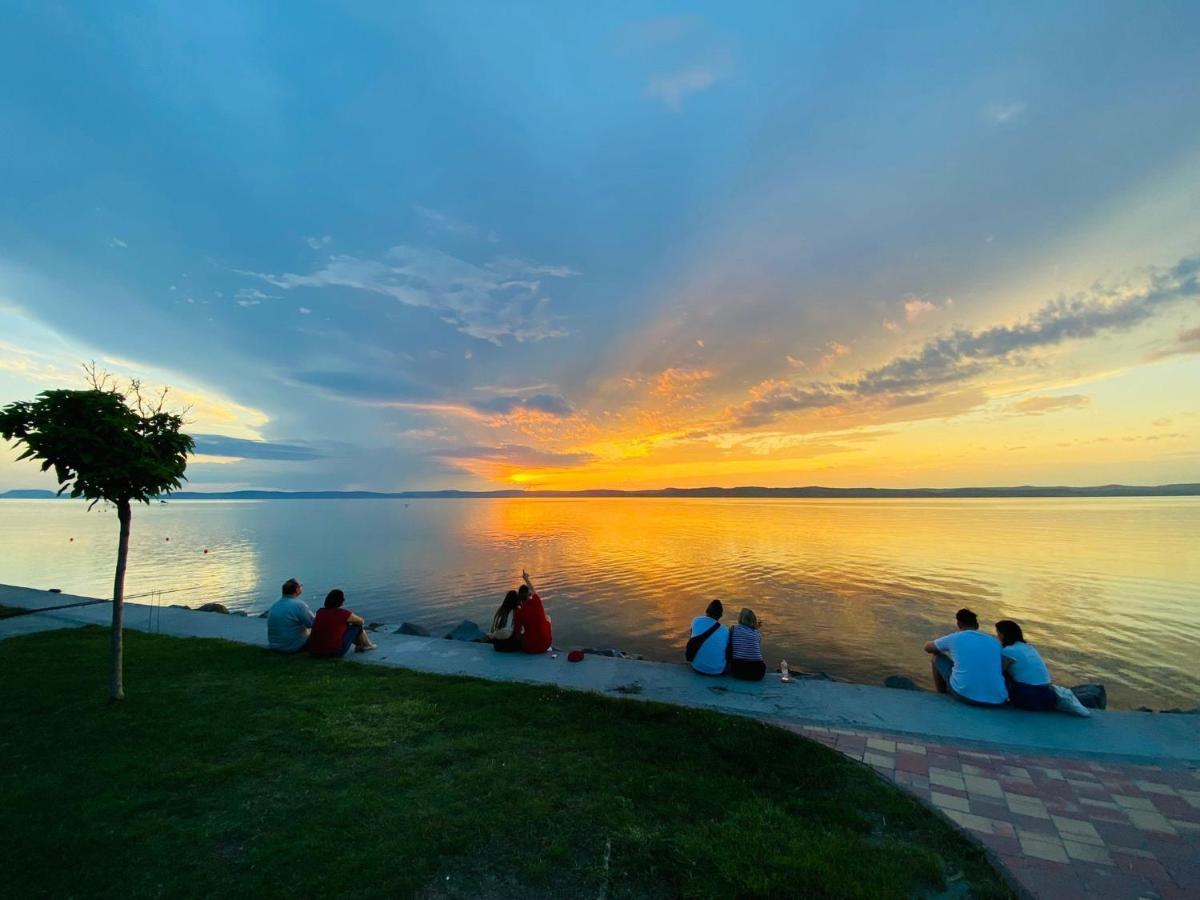 Sommer Ferienhaus Balatonszarszo Esterno foto
