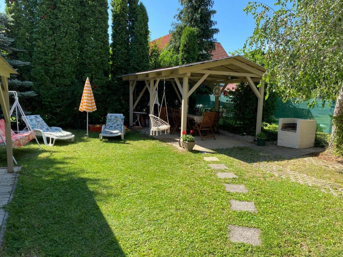 Sommer Ferienhaus Balatonszarszo Esterno foto